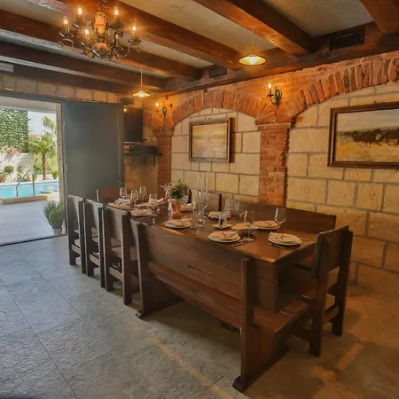 Unique - Luxury Near Split