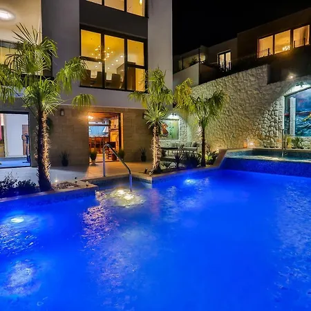 Unique - Luxury Near Split *