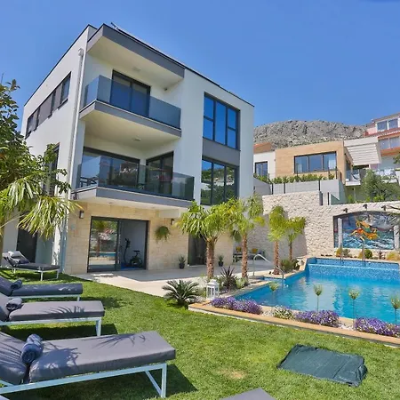 Unique - Luxury Near Split