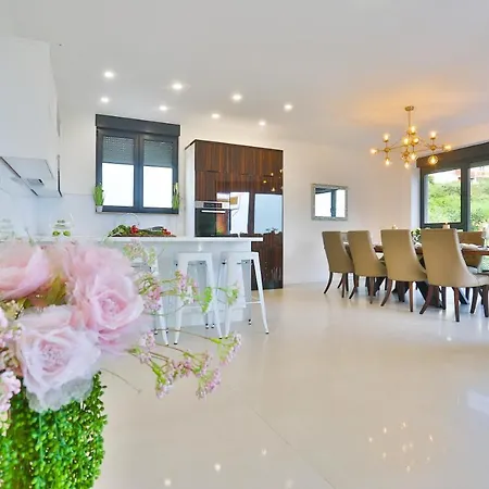 Villa Unique - Luxury Near Split *