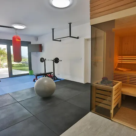 Unique - Luxury Near Split *